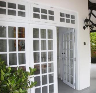 Ella Villa | White Amora Ella