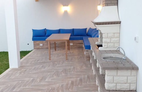 Beni Atta Villa | White Cats