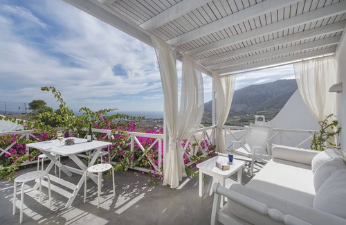 Messaria Villa | White Cave unique villa with private pool in the beautiful village of Exo Gonia.