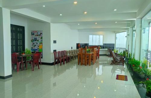 Haputale Bed & Breakfast | White Home