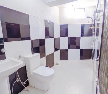 Haputale Bed & Breakfast | White Home