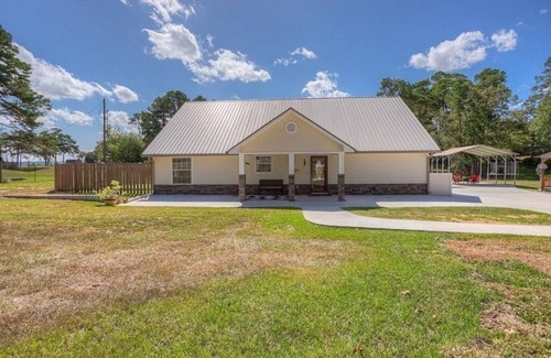 Trinity House | White House Retreat on White Rock Creek home on large acreage on the water