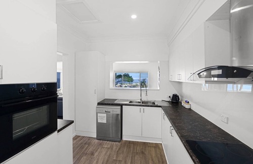 Terrigal House | White House Terrigal LOCATION pool spa beach