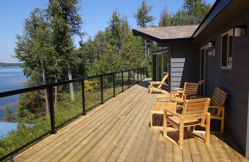 Douro-Dummer Cottage | White Lake Cottage - Kawarthas waterfront cottage with large, private frontage