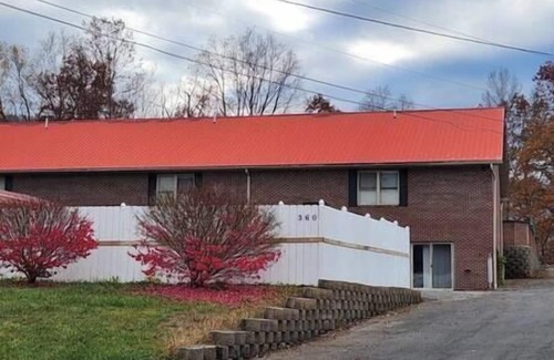 Green Valley Apartment | White Oak Lodge Guest House - Suite B