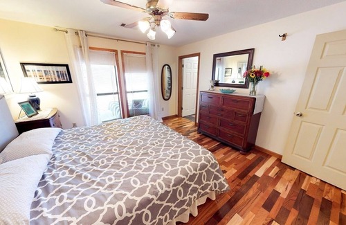 Mountain View House | WHITE RIVER CABIN, DIRECT RIVER ACCESS, AMAZING, TRANQUIL VIEWS ! Pet Friendly