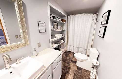 Mountain View House | WHITE RIVER CABIN, DIRECT RIVER ACCESS, AMAZING, TRANQUIL VIEWS ! Pet Friendly