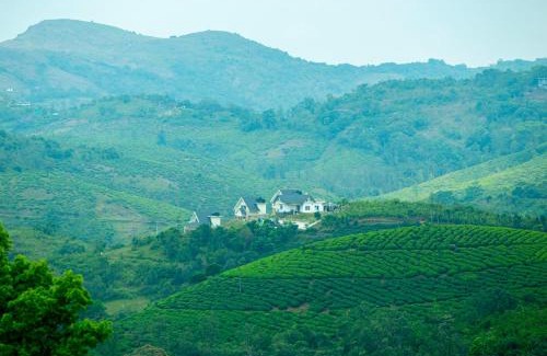 Vagamon Resort | White Stone Vagamon Hilltop Cottage by VOYE HOMES