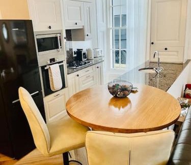 Whitby Apartment | Whitehall, Thomas Turnbull Flat 3 Beautiful apartment in Georgian House
