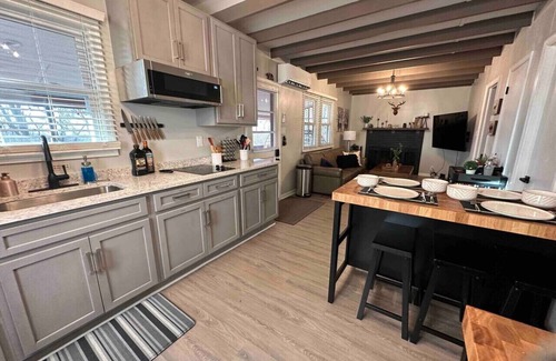 Linden Apartment | Whitetail Cabin | Couple`s Retreat w/Hot Tub