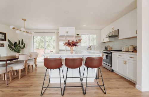 Renton House | Whitman Haus by Stay in Nest -Mins to Airport/SEA