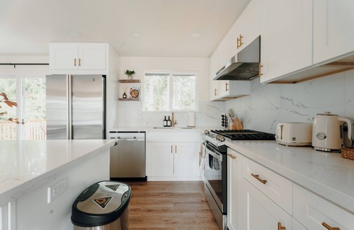 Renton House | Whitman Haus by Stay in Nest -Mins to Airport/SEA