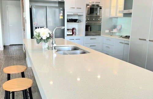 Kangaroo Point Apartment | Whole Floor Luxury APT L3 POOL*FIREWORKS*SPACIOUS* Million dollar city view!