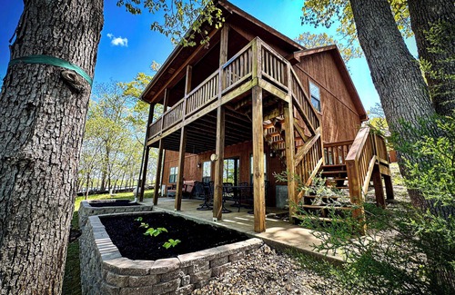 Warsaw House | Whole house on a quiet cove, Lake of the Ozarks, Family owned and operated.