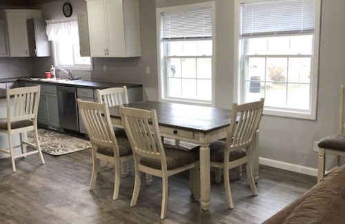 Washington House | Whole house w/full basement 3 bdrms 2.5 baths 5 recliners + air mattress space