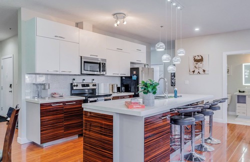 Whyte ave House | Whyte - 3 Bdrm, 3.5 Bthrm Penthouse |near U of A