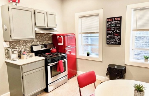 Noble Square Apartment | Wicker Park 2Bdrm near Downtown SaltShed & Emporium Fall Special 119.00 Nov. 2-6