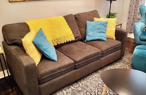 Noble Square Apartment | Wicker Park 2Bdrm near Downtown SaltShed & Emporium Fall Special 119.00 Nov. 2-6