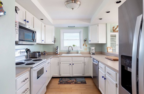 Point Judith House | Wide ocean views from Block Island to Newport Bridge,5 minutes to beaches, ferry