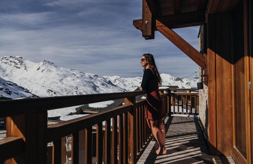 Val-Thorens Apartment | Wifi, 100m from ski slopes, fitness, swimming pool, sauna, hammam, balcony, fireplace or stove, tv