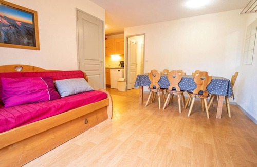 Valfrejus Apartment | Wifi, 200m from ski slopes, 1st floor, view mountain, balcony, tv, ski locker, 49m², Valfréjus