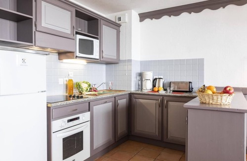 Val-Thorens Apartment | Wifi, 50m from ski slopes, fitness, swimming pool, sauna, balcony, fireplace or stove, parking, tv