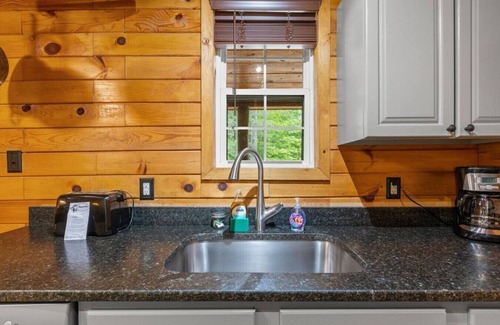 Rogers Apartment | WiFi & Pet Friendly - The Road`s End
