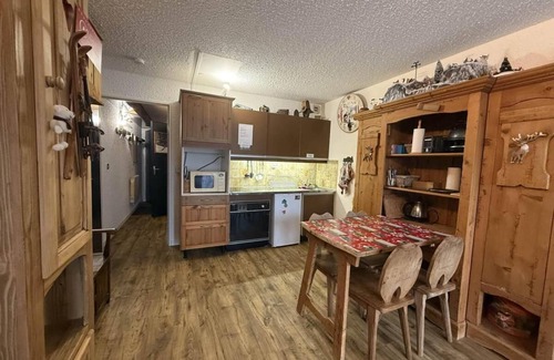 Correncon-en-Vercors Apartment | Wifi, ski-in/ski-out & foot of the slopes, 2nd floor, balcony, tv, 29m², Villard de Lans