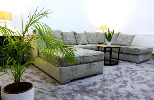 Wigan Apartment | Wigan Central Executive Apartments I Family Rooms I Free Parking