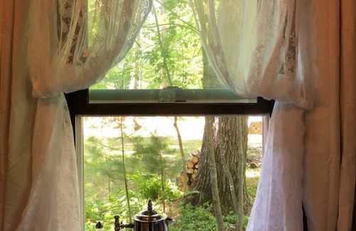 Pine City House | Wild West Tiny Hotel in nature with breakfast,spa!