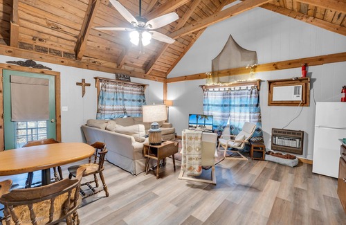 Oxford Cabin | Wildwood Charming Cabin Near Oxford and Sardis Lake!