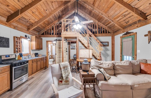 Oxford Cabin | Wildwood Charming Cabin Near Oxford and Sardis Lake!