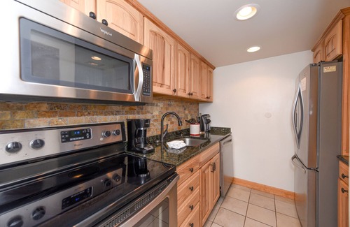 Thayerville Condo | Will O' The Wisp 102B: One Bedroom Lakefront Condo with Fireplace & Free WIFI!