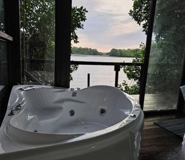 Iztapa Ski Chalet | Willo's Treehouse