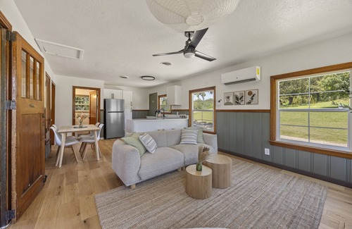 Madill Cabin | Willow Heaven- LAKEFRONT Cabin getaway with a Jacuzzi in Texoma Shores Resort