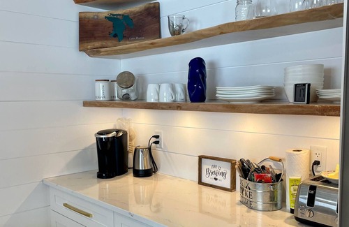 Bluewater Cottage | Willowcrest - Lake front with Private Lake Access