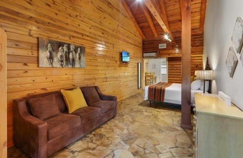 Wimberley House | Wimberley Log Cabins Resort and Suites- Unit 3