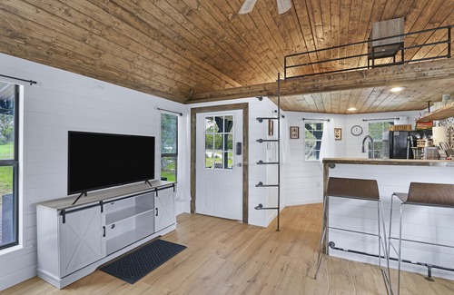 Wimberley Cottage | Windmill Ranch - Stardust Cottage I Fire pit, Hot tub