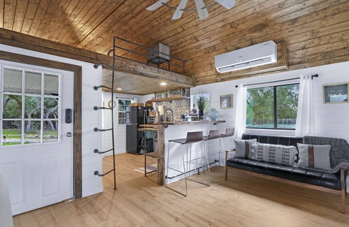 Wimberley Cottage | Windmill Ranch - Stardust Cottage I Fire pit, Hot tub