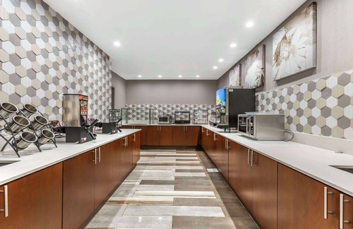 Surprise Original Townsite Hotel | Windmill Suites Surprise - Phoenix, an Ascend Collection Hotel