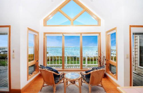 Chincoteague House | Windshadow - Waterfront & pet friendly!