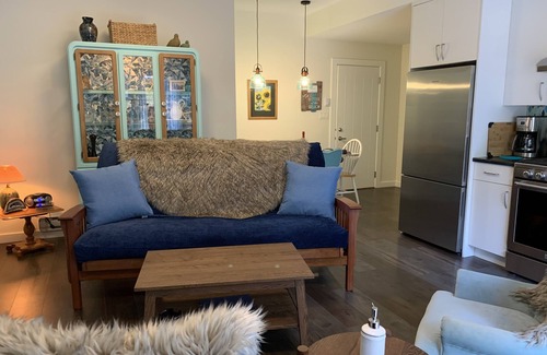 Comox House | Windslow Guest Suite at Kye Bay Beach in Comox