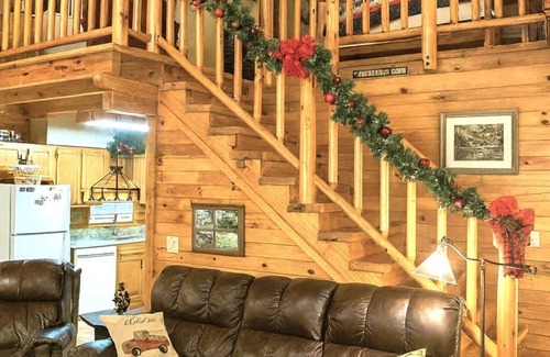 Wears Valley Cabin | Windy Ridge – Pet-Friendly w/Fenced Yard + FREE Tickets! Wears Valley!