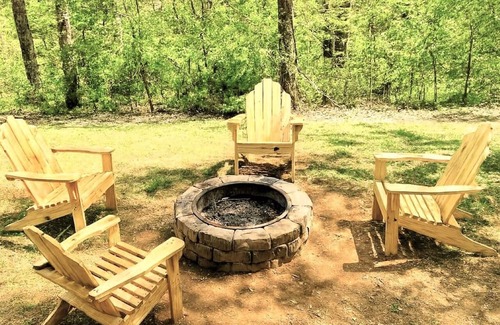 Wears Valley Cabin | Windy Ridge – Pet-Friendly w/Fenced Yard + FREE Tickets! Wears Valley!