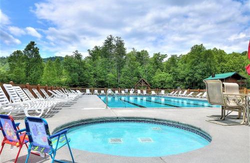 Wears Valley House | Windy Ridge-Pet-Friendly Smoky Mountain Cabin with Fishing Access, Fenced Yard & Free Tickets