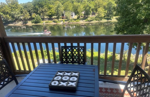 Branson House | Wine and Dine at Unit 9