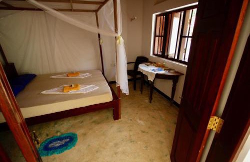 Thalaramba House | Wine Tree Garden Guesthouse