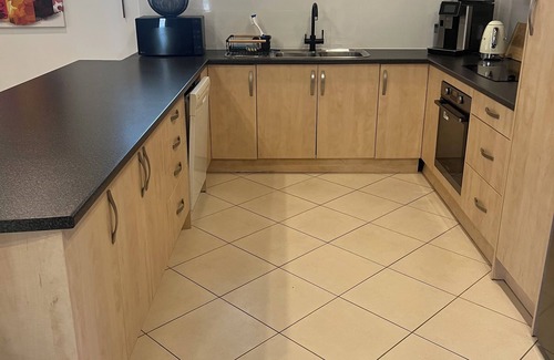 Morphett Vale Apartment | Wine & Waves!