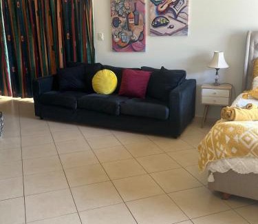 Morphett Vale Apartment | Wine & Waves Hideaway!