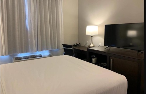 Queens Hotel | Wingate by Wyndham JFK Airport, Far Rockaway NY